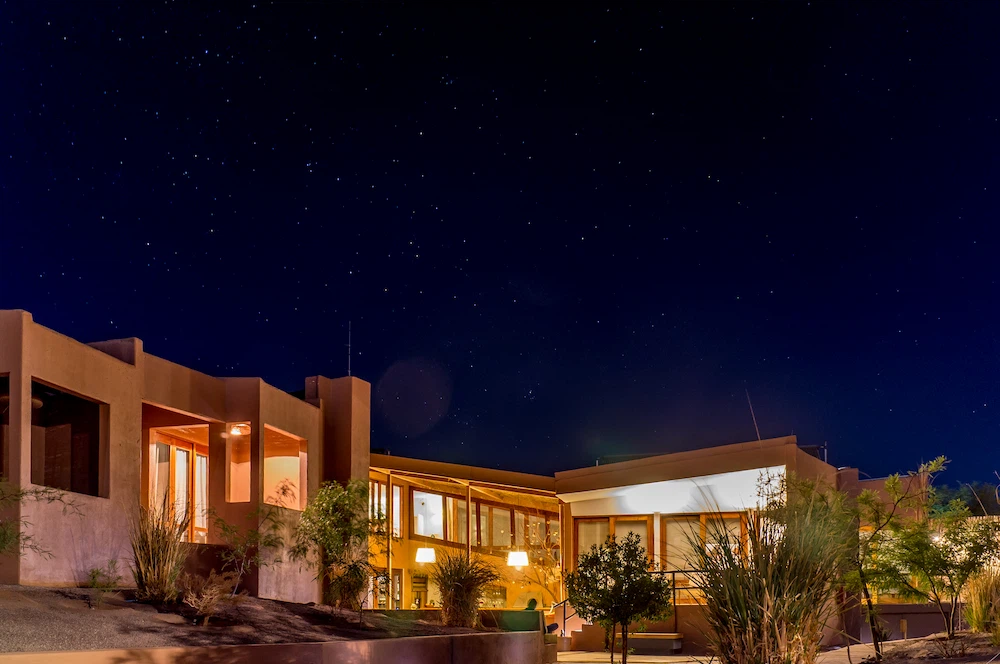 NOI Casa Atacama – Exterior – Fachada Noche